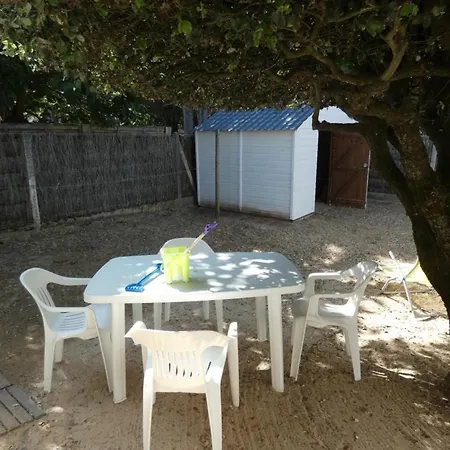 Dom wakacyjny Maison De Vacances A 100M De La Plage, Animaux Admis - Fr-1-540-218